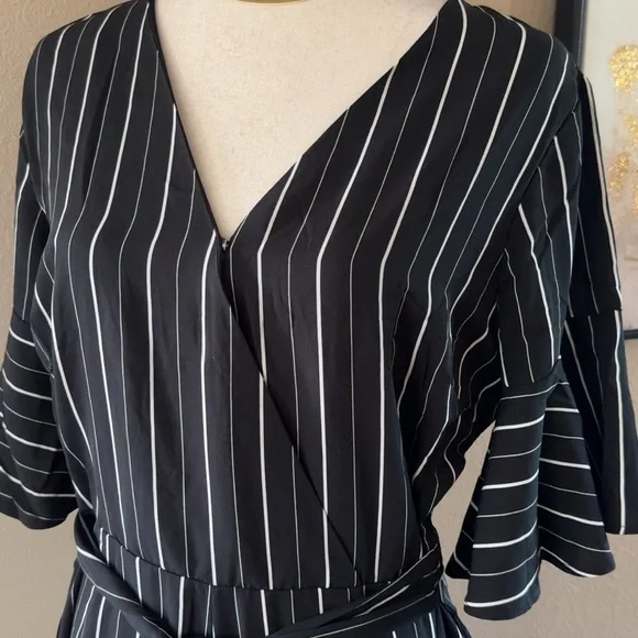 Striped ruffle short sleeves belted jumpsuit - Picture 4 of 8